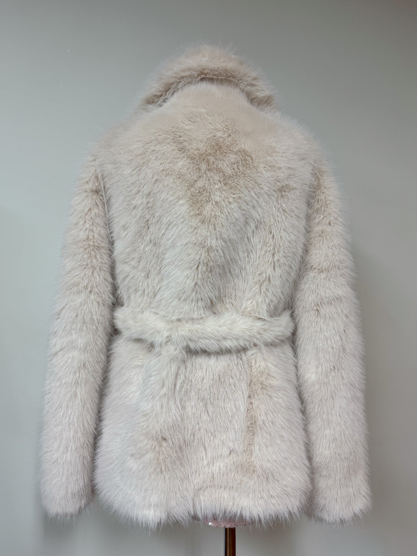 ボリュームフェイクファーコート