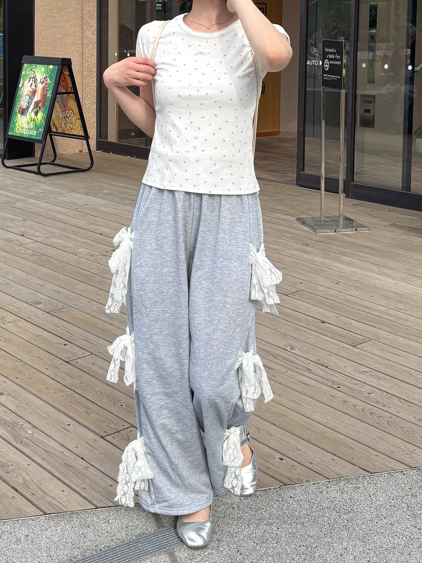 小花柄×ドットTシャツ