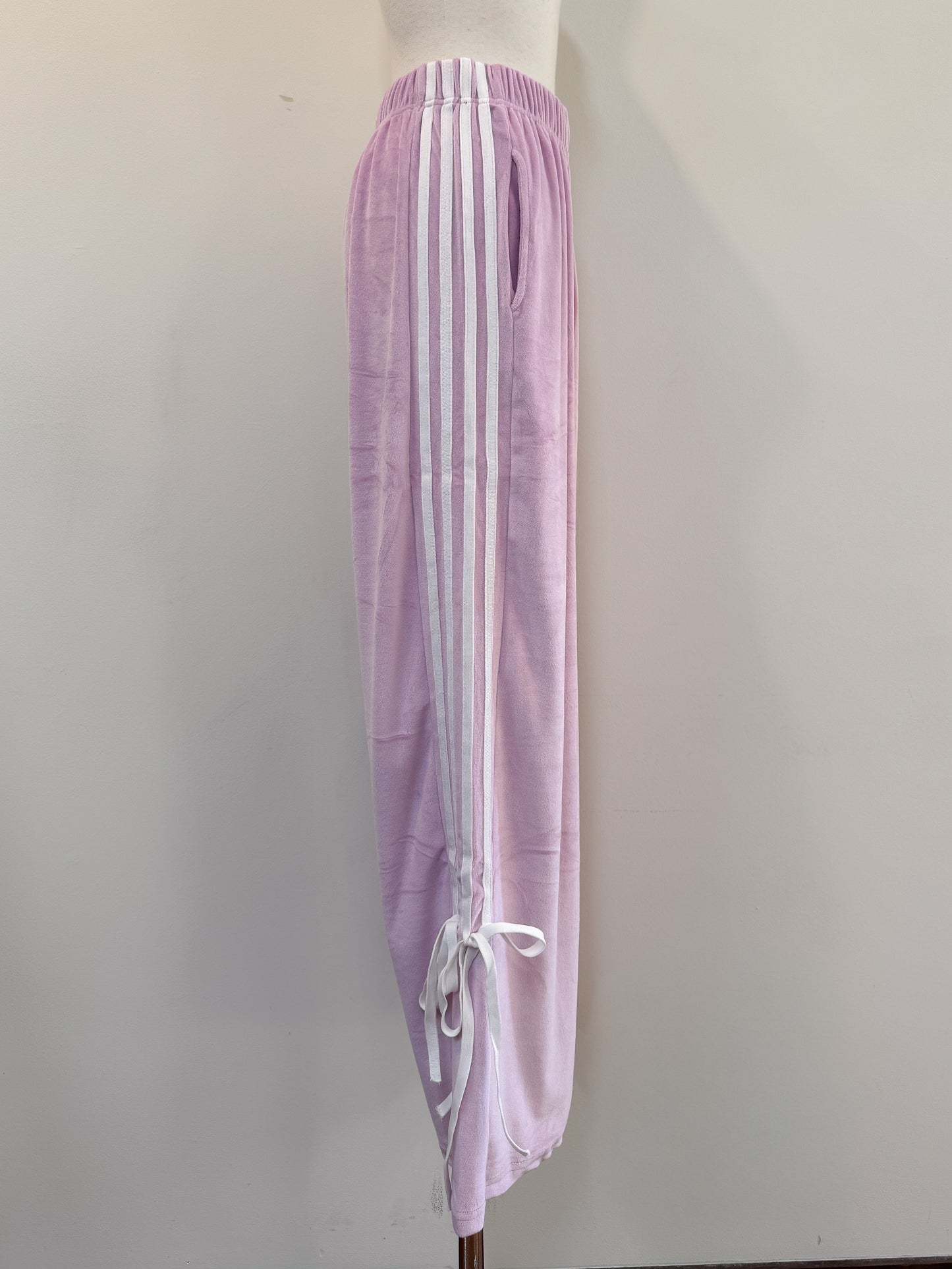 ライン入りベロアパンツ