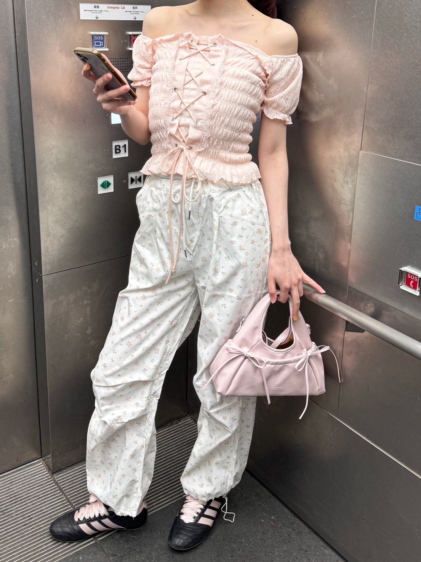 【Official限定価格】レースアップパフブラウス