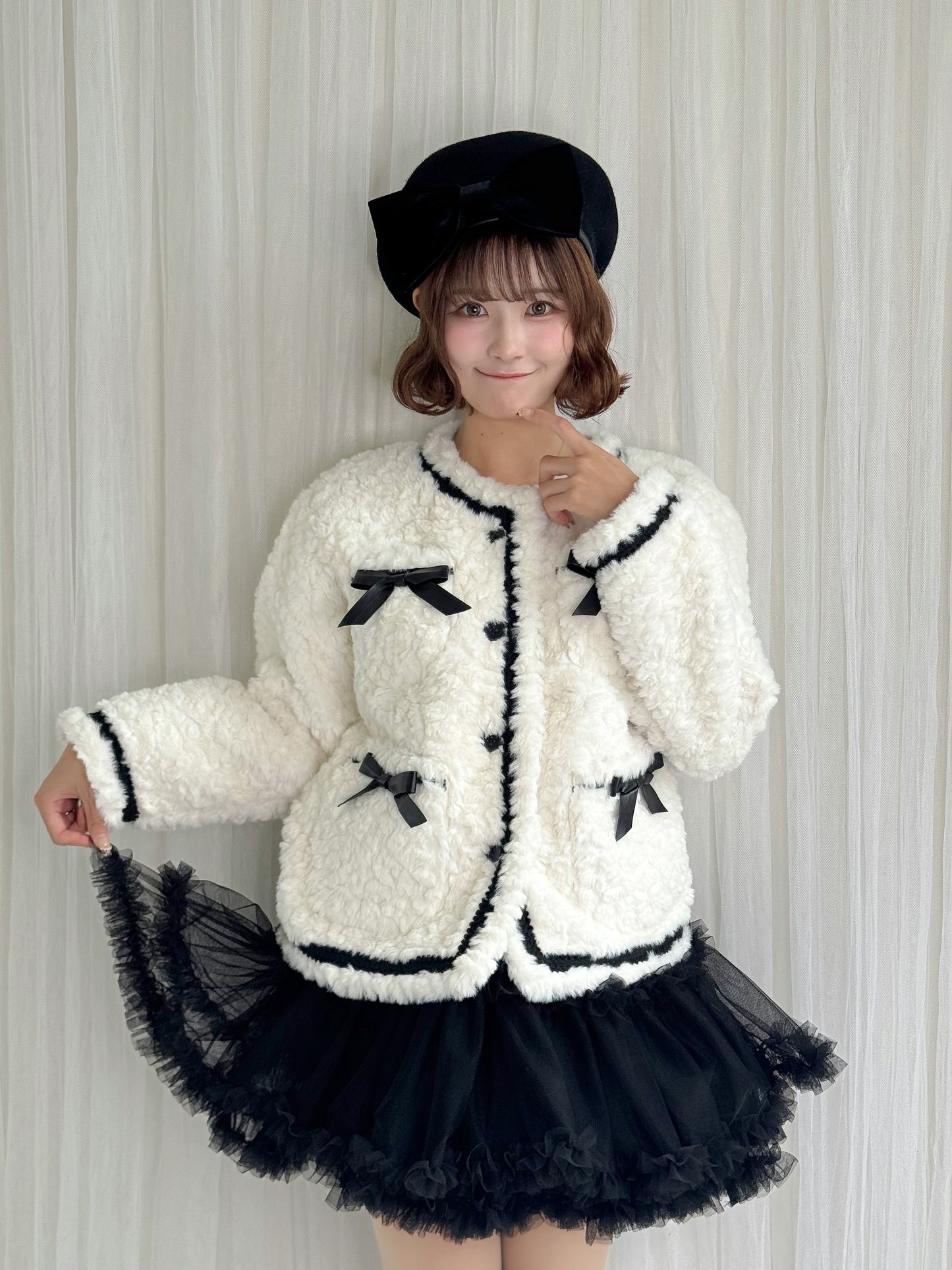 リボン付きガーリーファージャケット