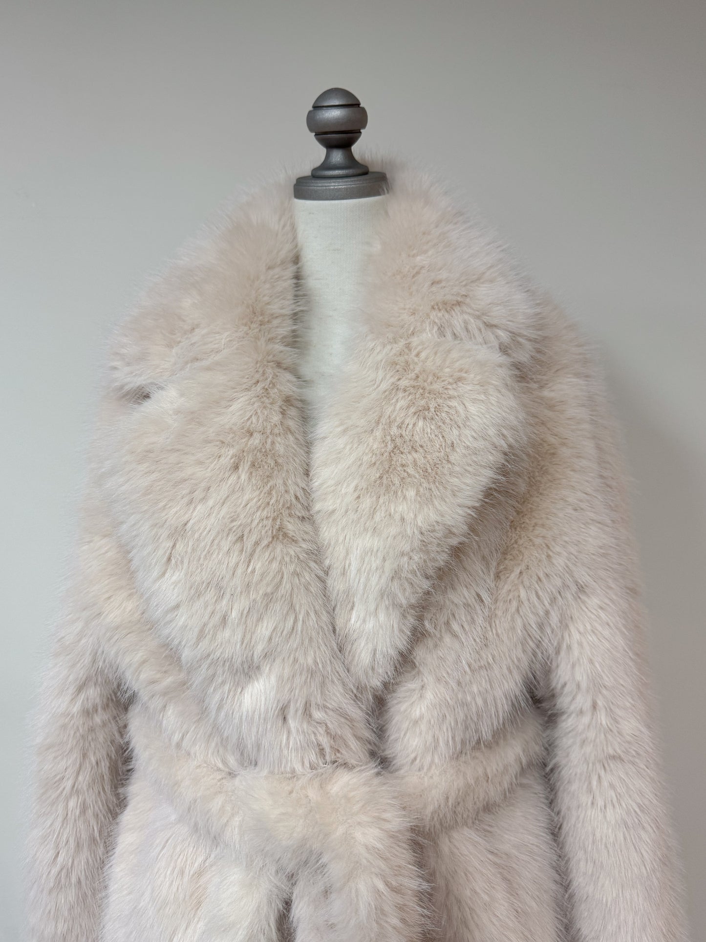 ボリュームフェイクファーコート