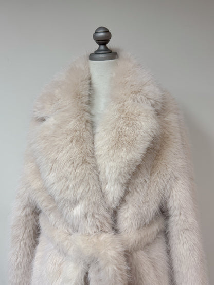 ボリュームフェイクファーコート