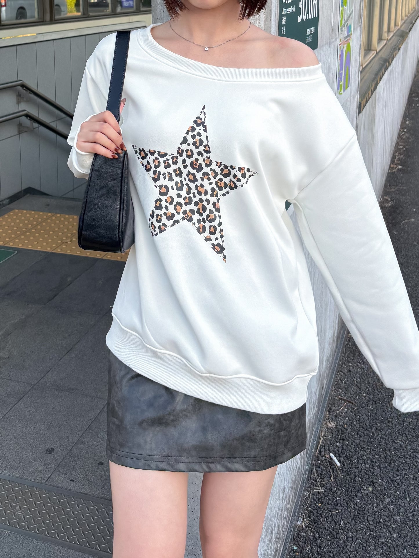 【Official限定価格】ヒョウ柄星トレーナー