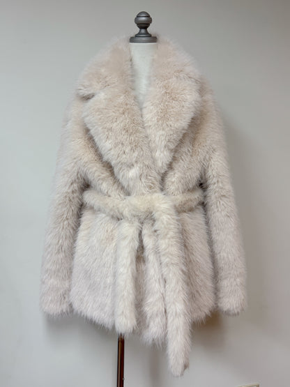 ボリュームフェイクファーコート