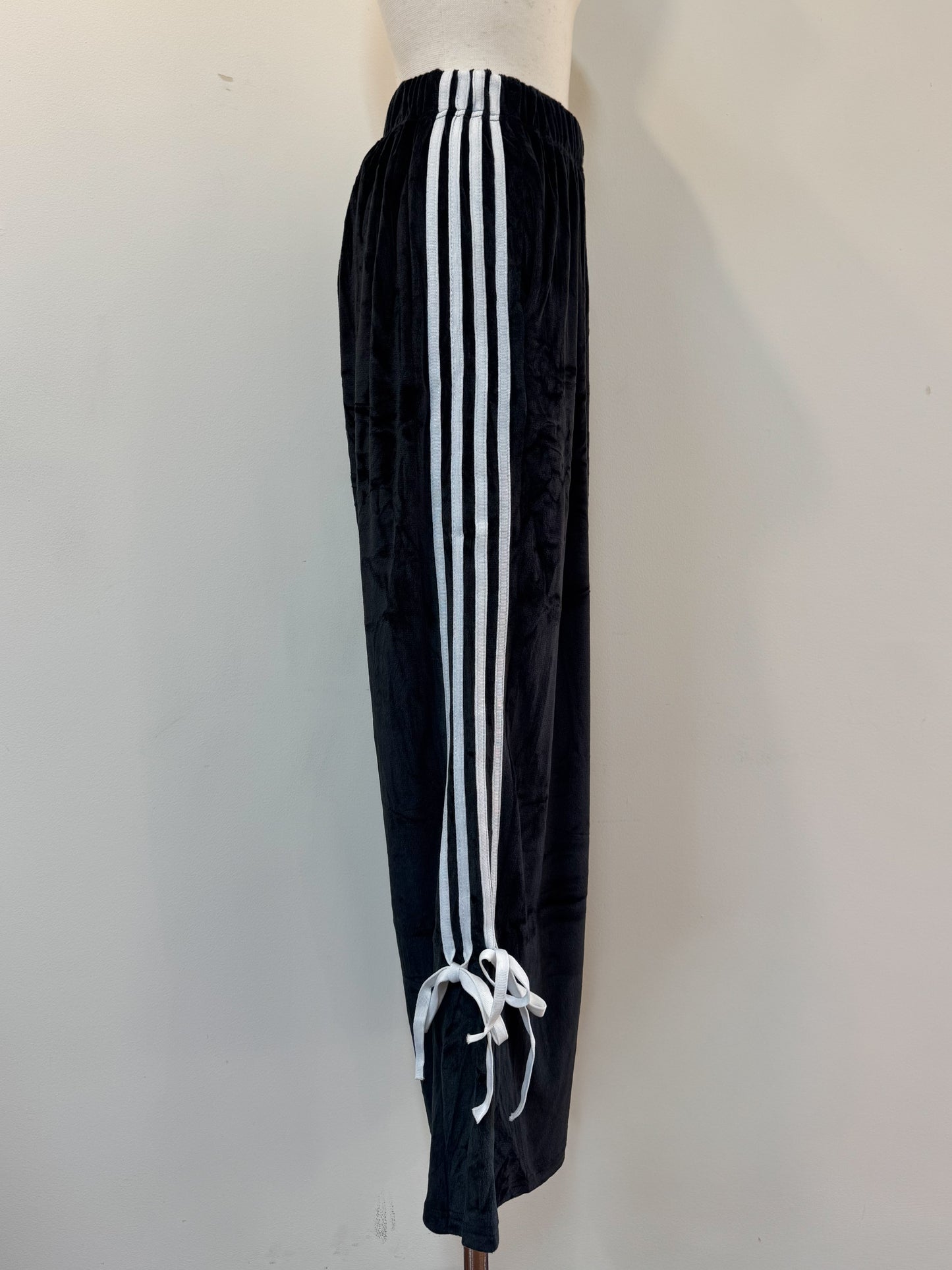 ライン入りベロアパンツ