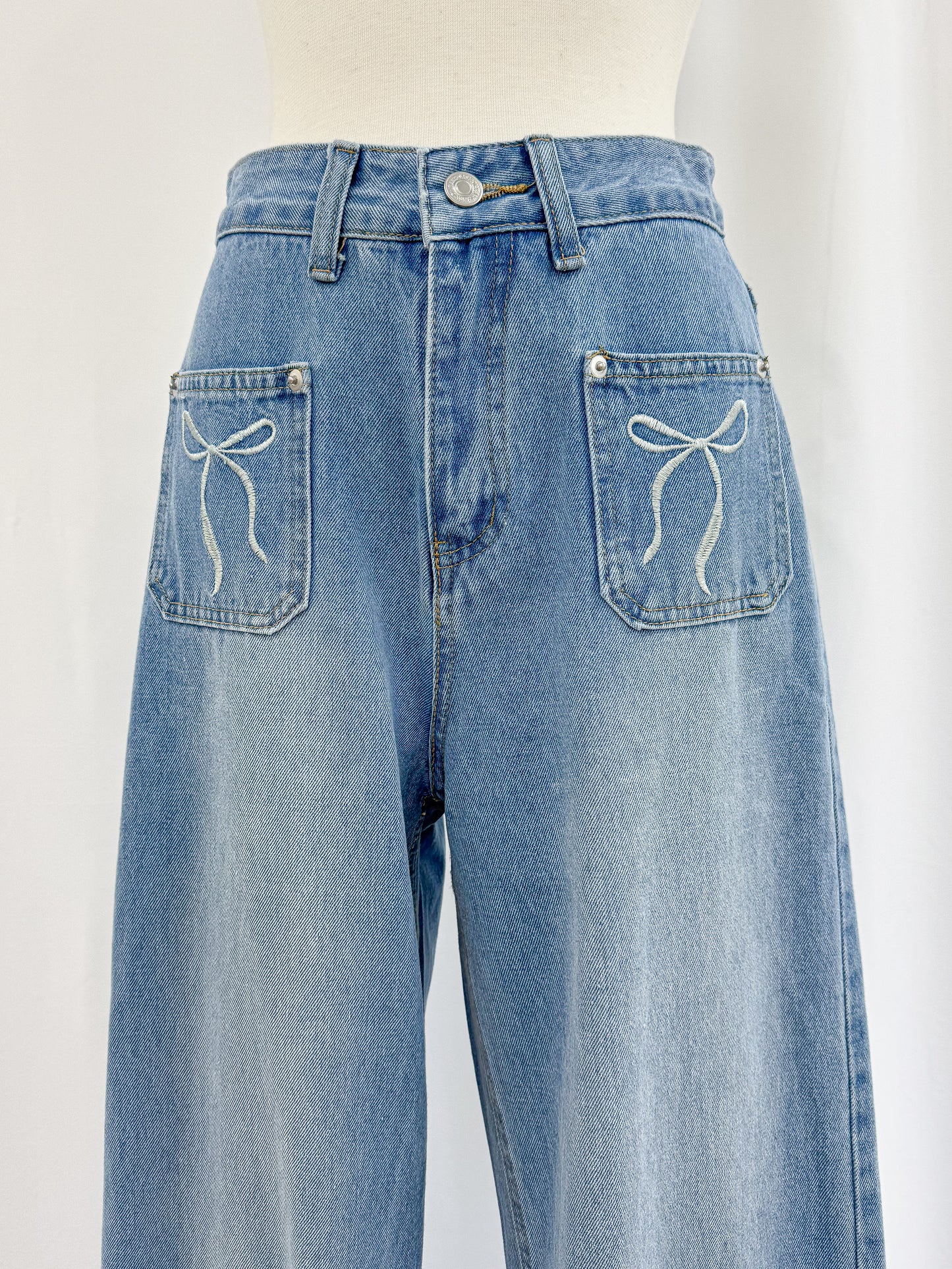 【Official限定価格】ポケットリボン刺繡入りデニムパンツ