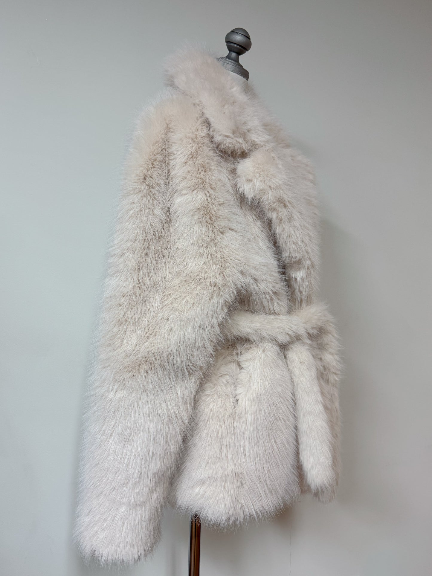 ボリュームフェイクファーコート