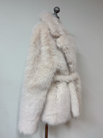 ボリュームフェイクファーコート