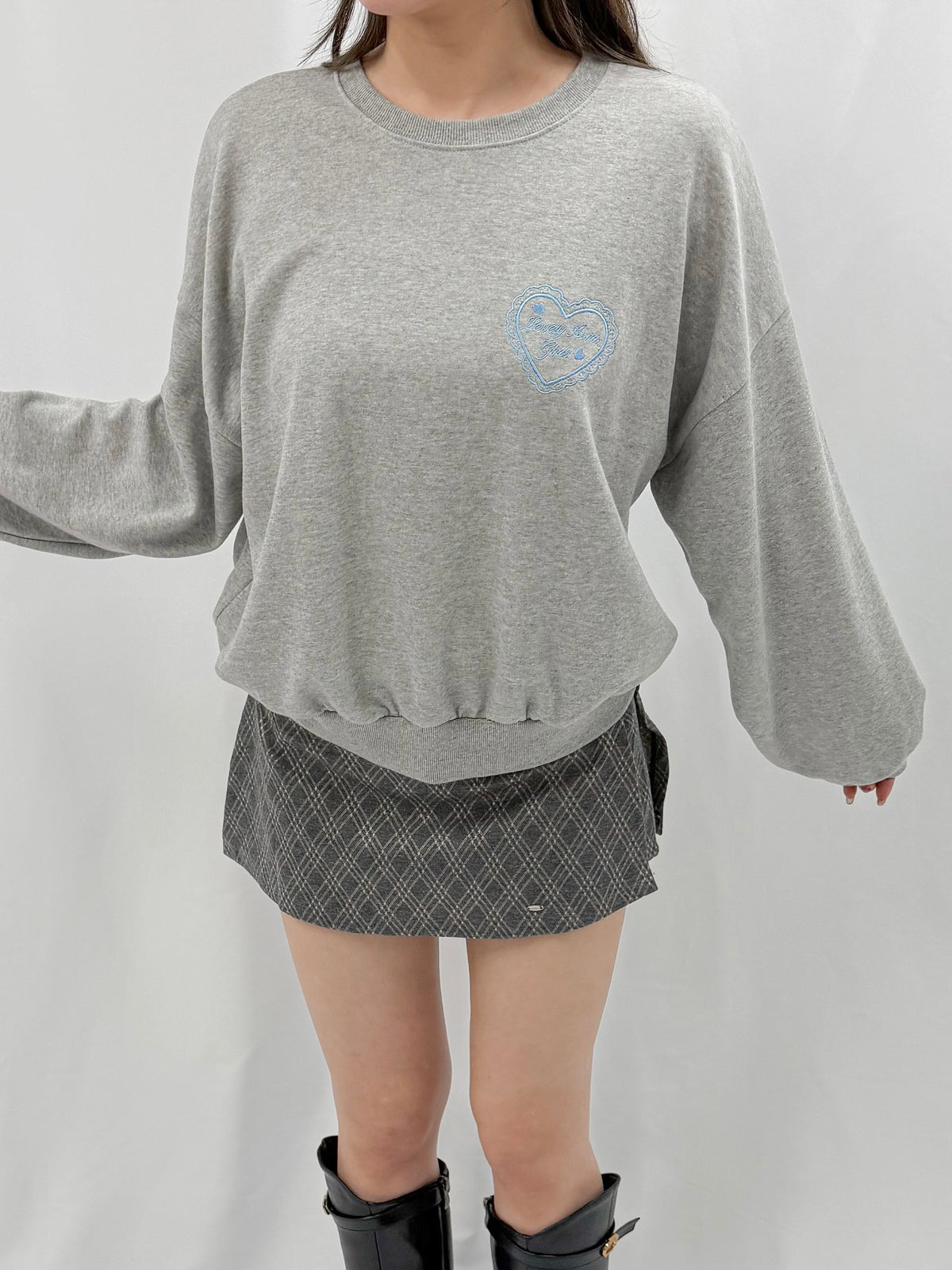 ハート刺繍スエットシャツ