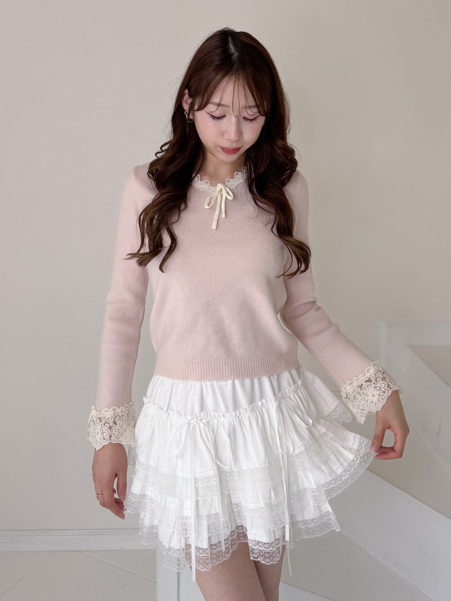 【Official限定価格】レースVネックニット