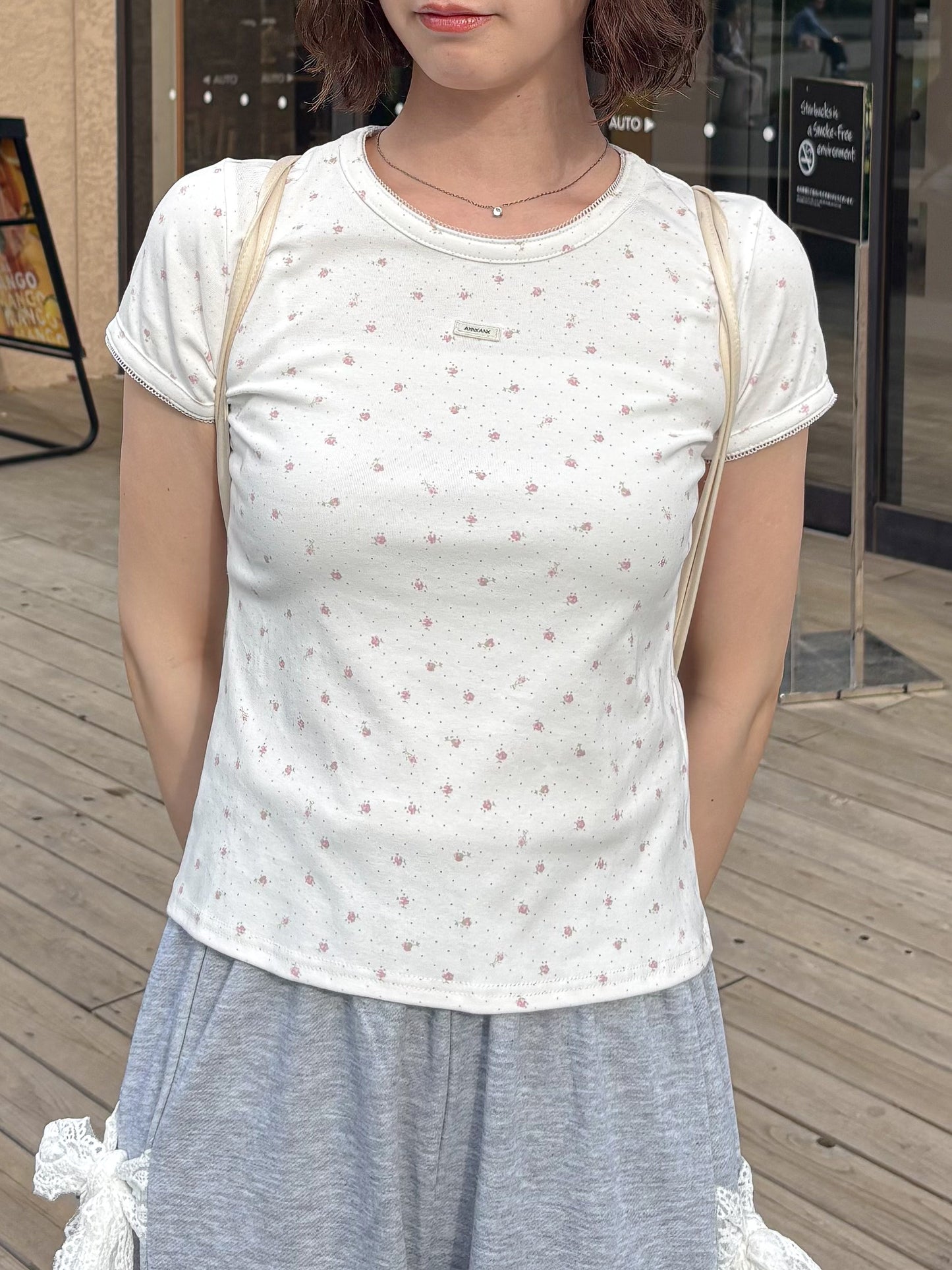 小花柄×ドットTシャツ