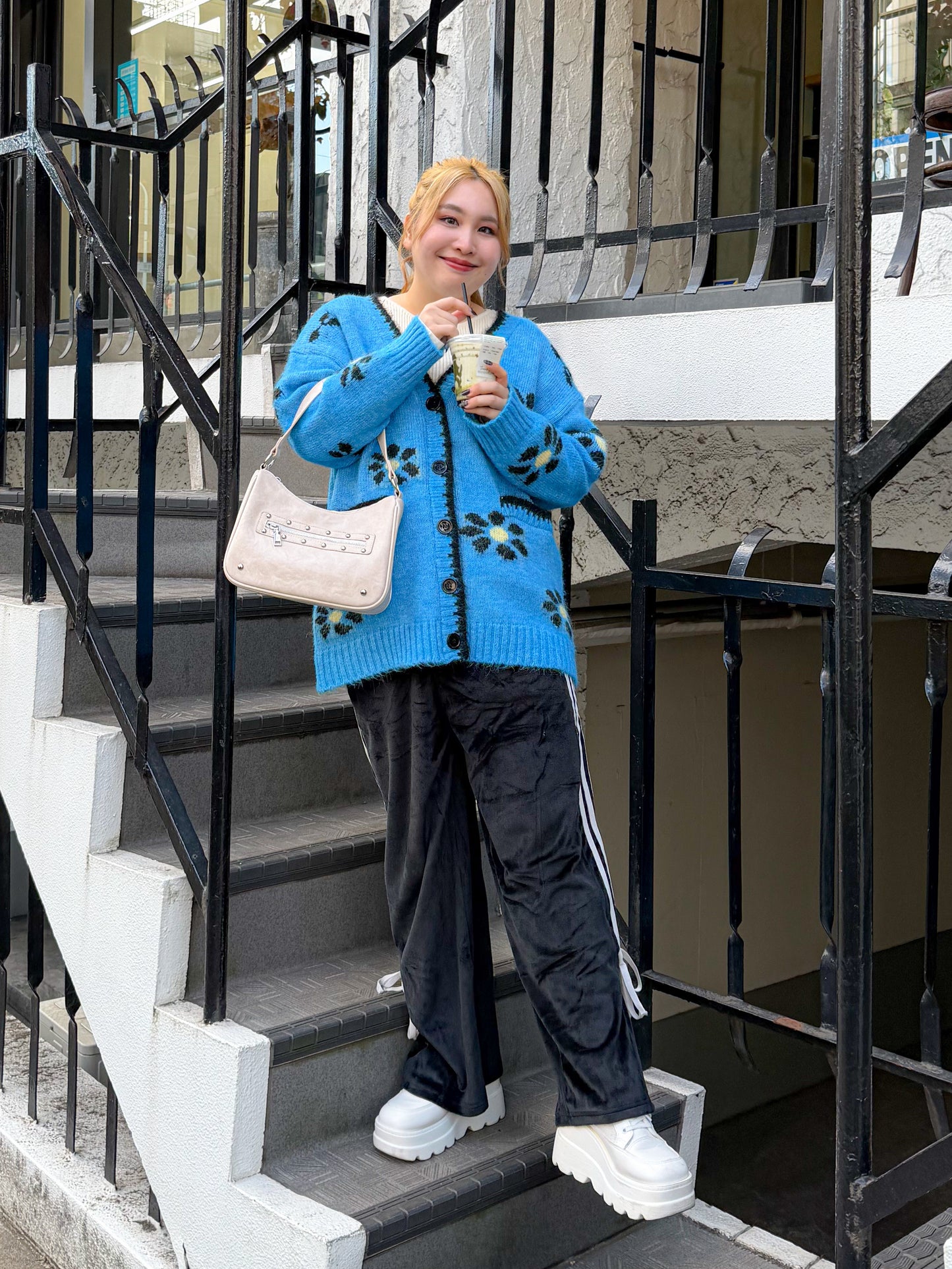 ライン入りベロアパンツ