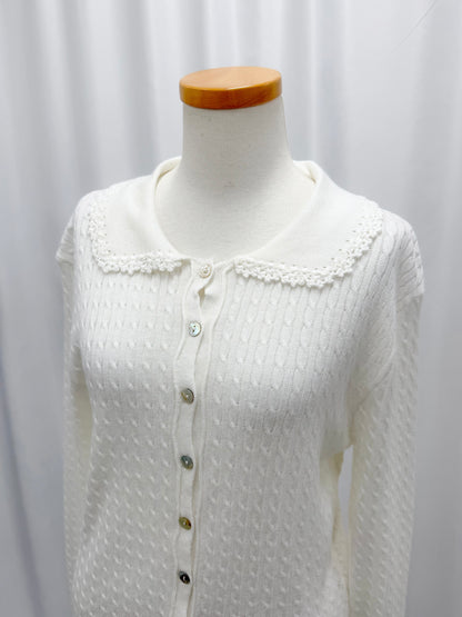 襟付きケーブルニット