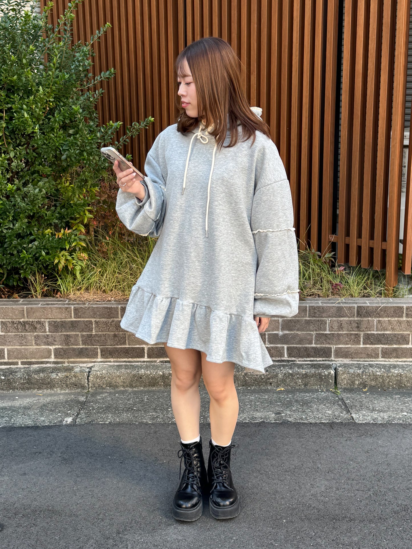 【Official限定価格】裏起毛フリルスエットパーカーワンピ