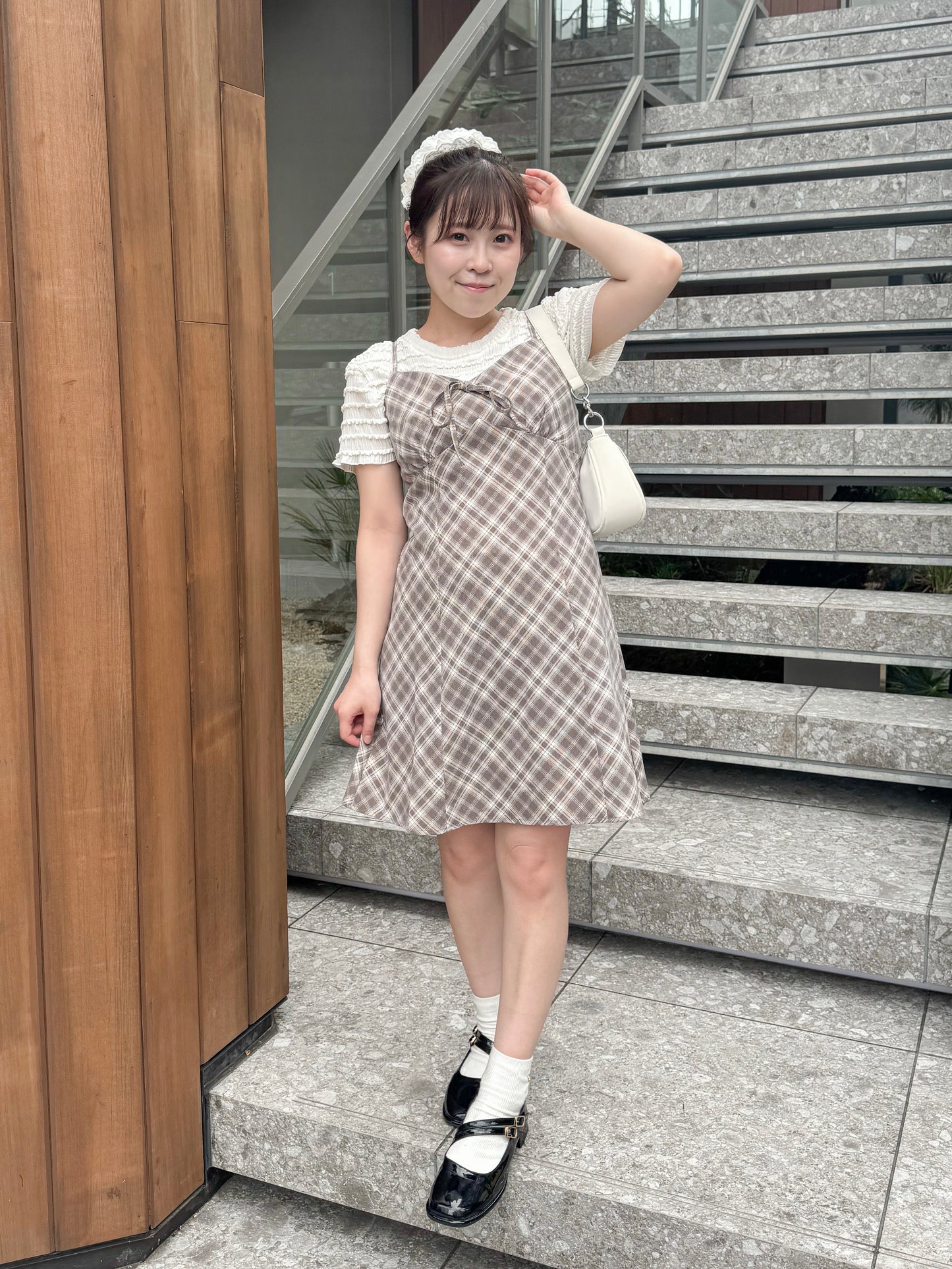 フリルTシャツ