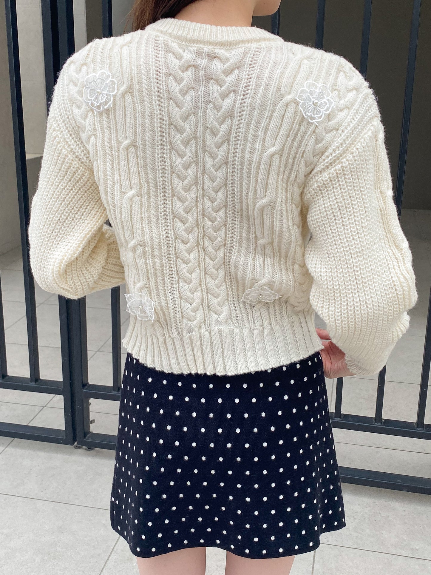 【Official限定価格】フラワーケーブルニット