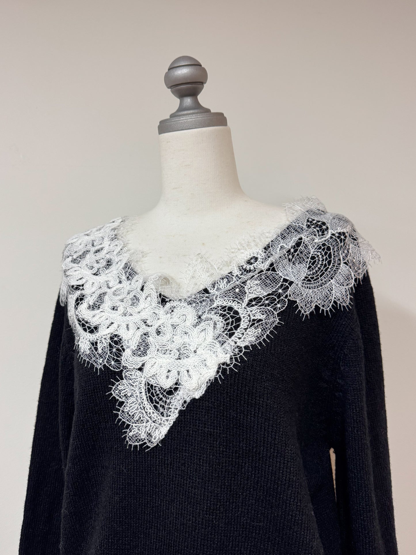 Vネックレースニット