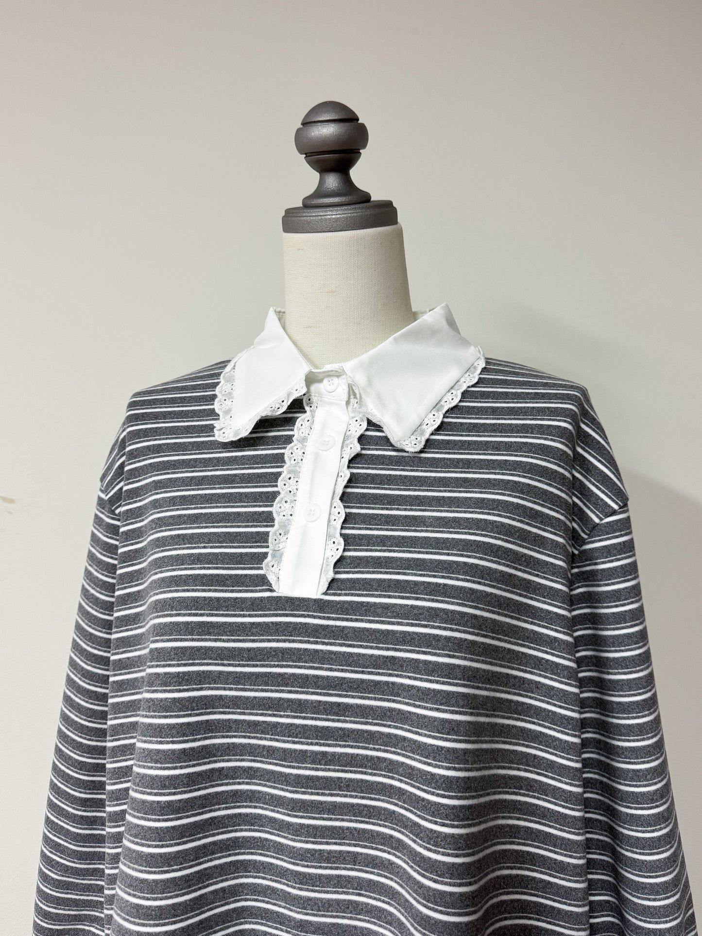 【Official限定価格】フリル襟ボーダーフリーストレーナー