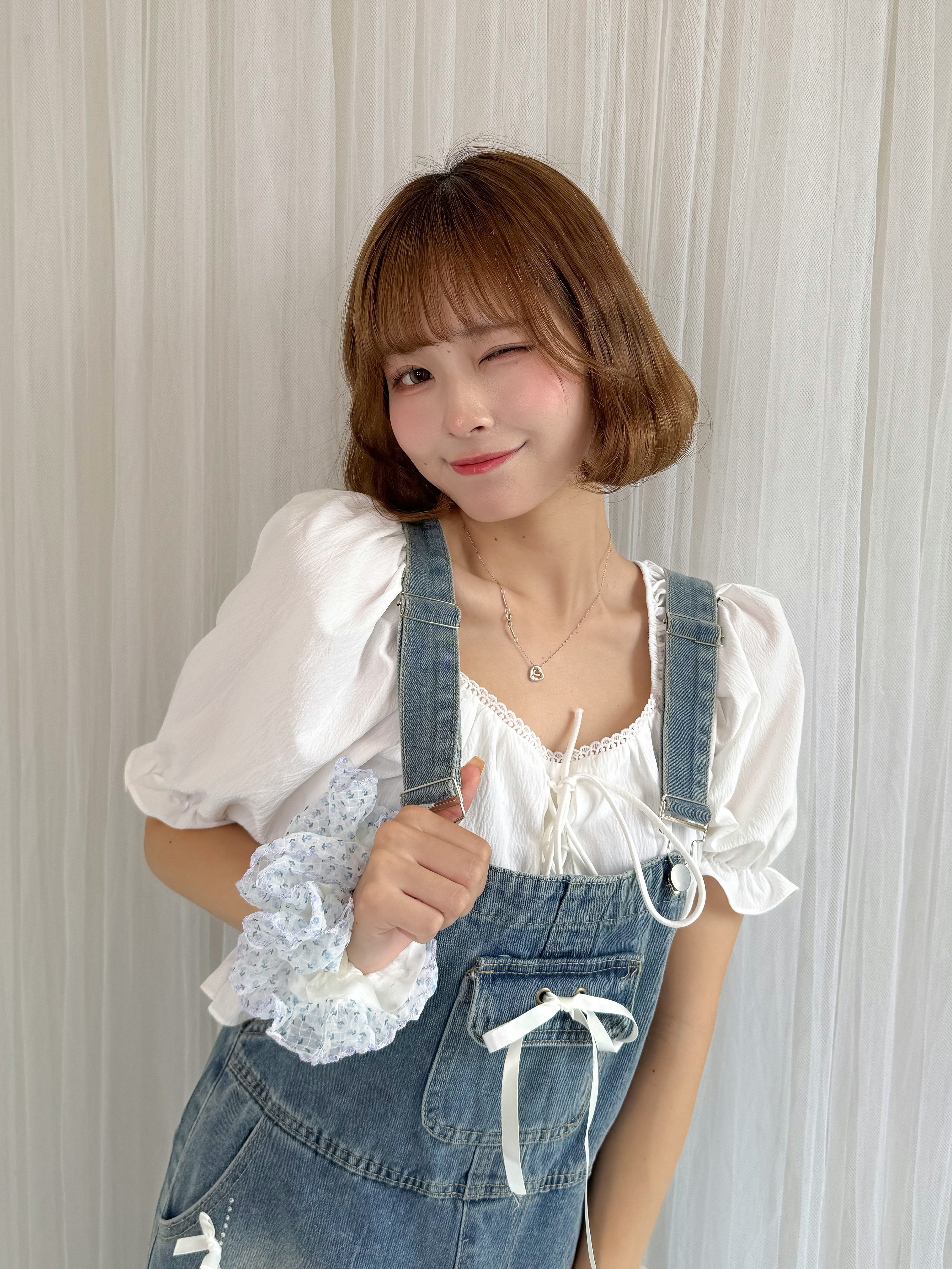 お洒落で色味も可愛いCHANEL♡ふんわりシュシュ CHANEL ヘアアクセサリー ロゴ シュシュ大きめ - メルカリ