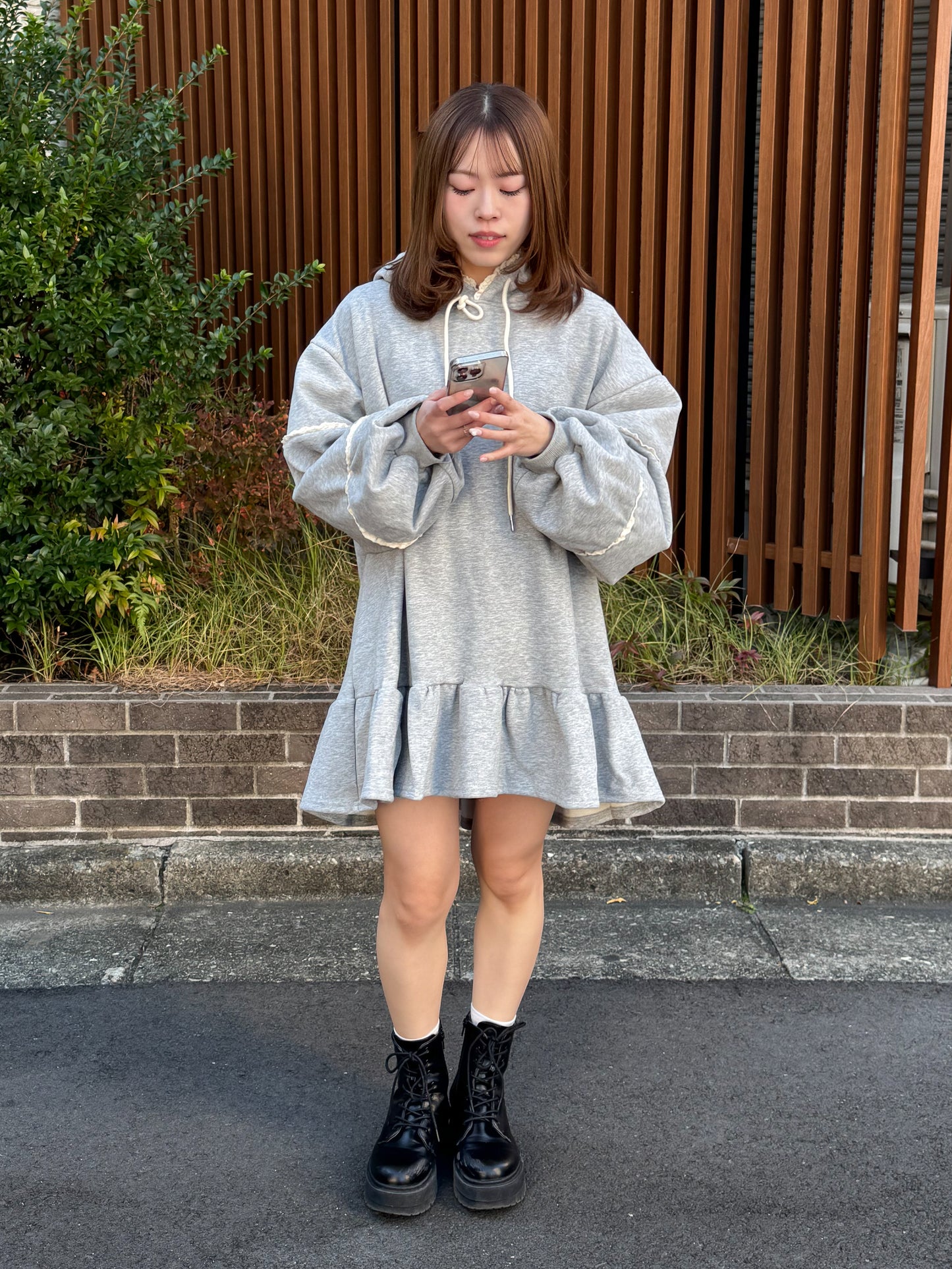 【Official限定価格】裏起毛フリルスエットパーカーワンピ