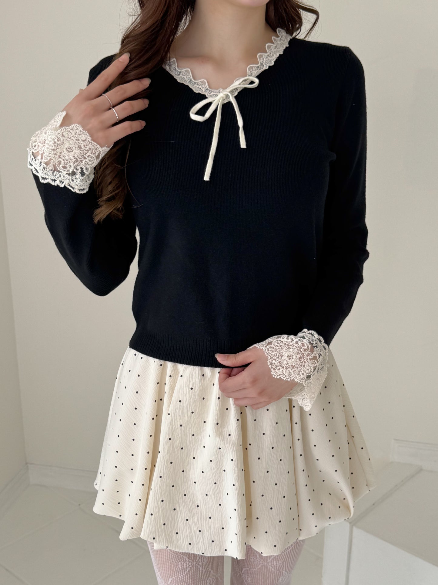 【Official限定価格】レースVネックニット