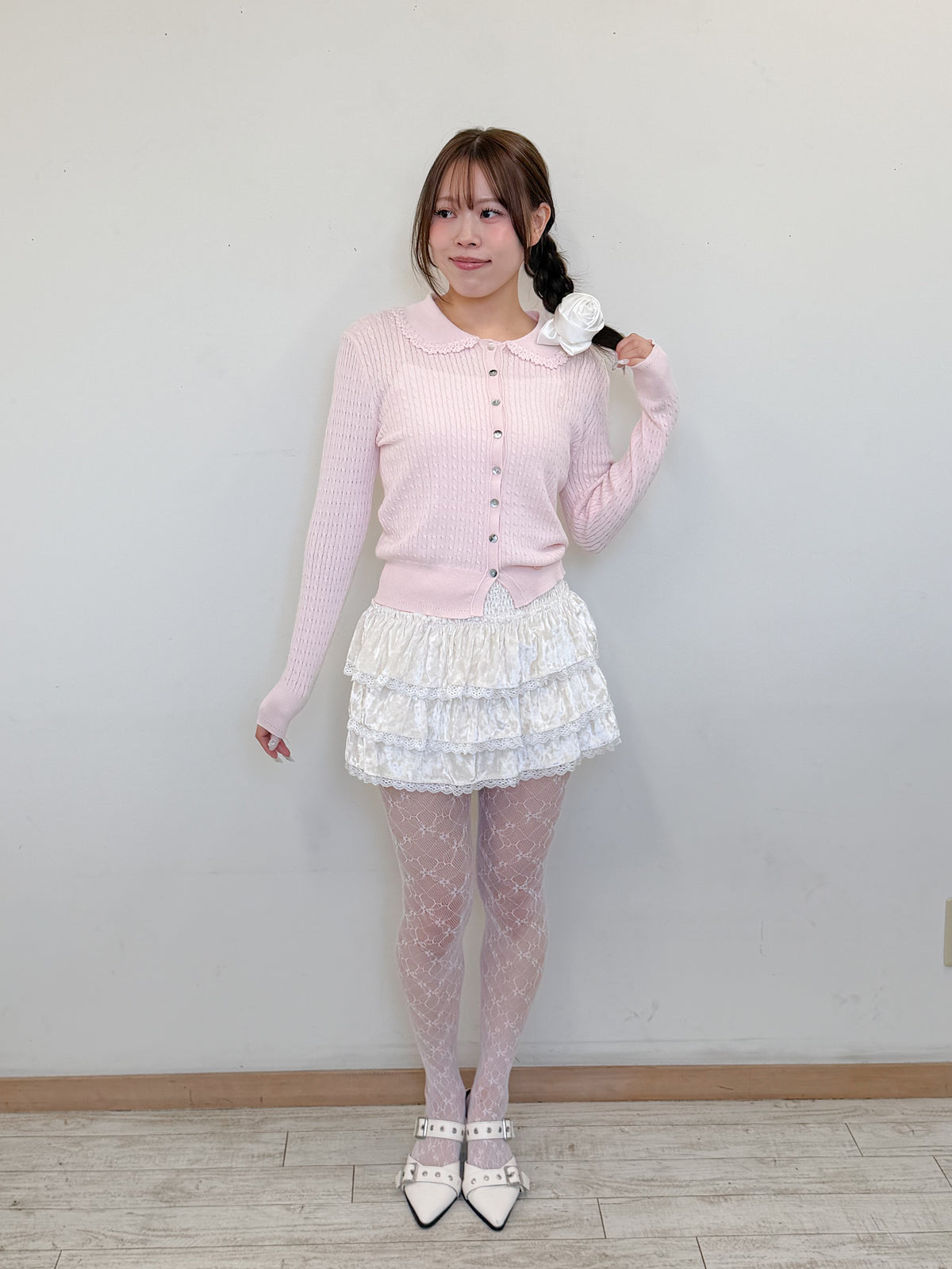 襟付きケーブルニット
