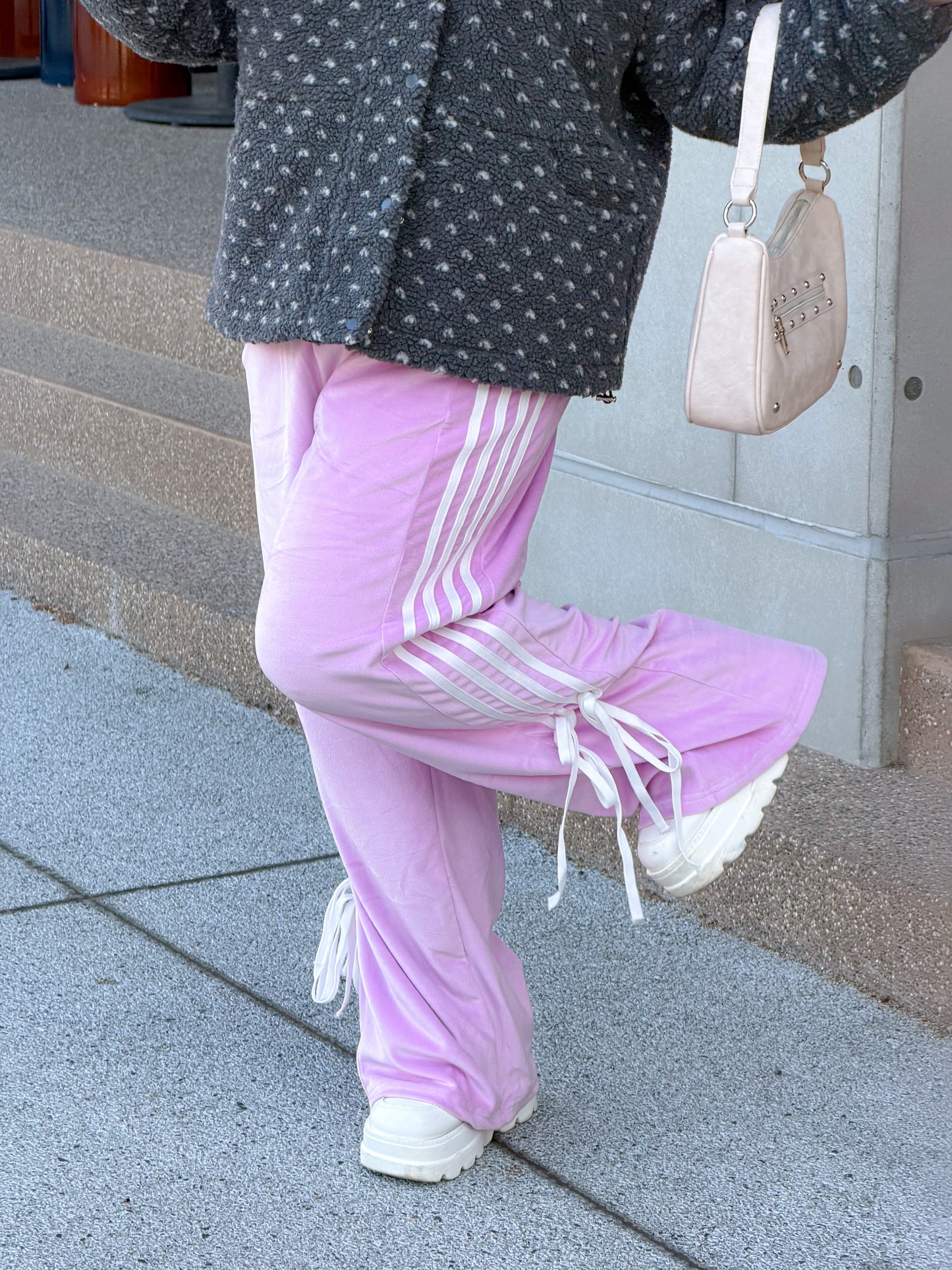 ライン入りベロアパンツ