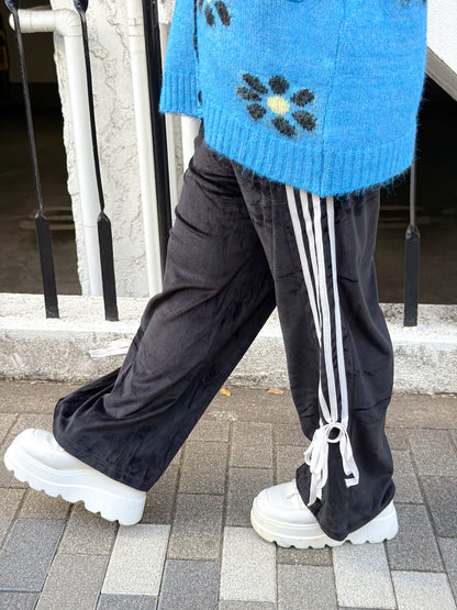 ライン入りベロアパンツ