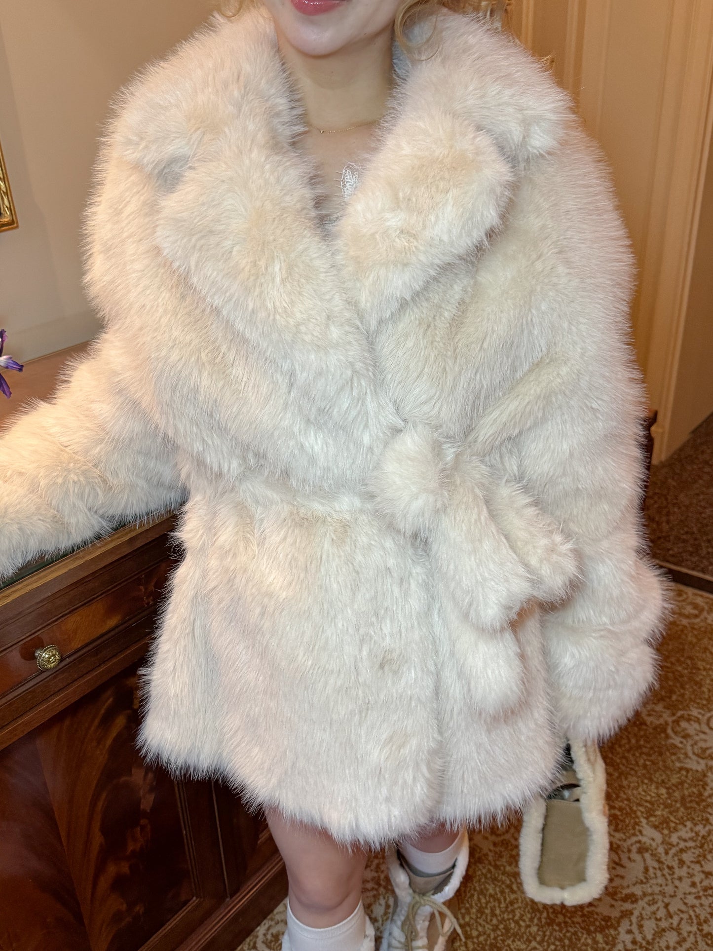 ボリュームフェイクファーコート