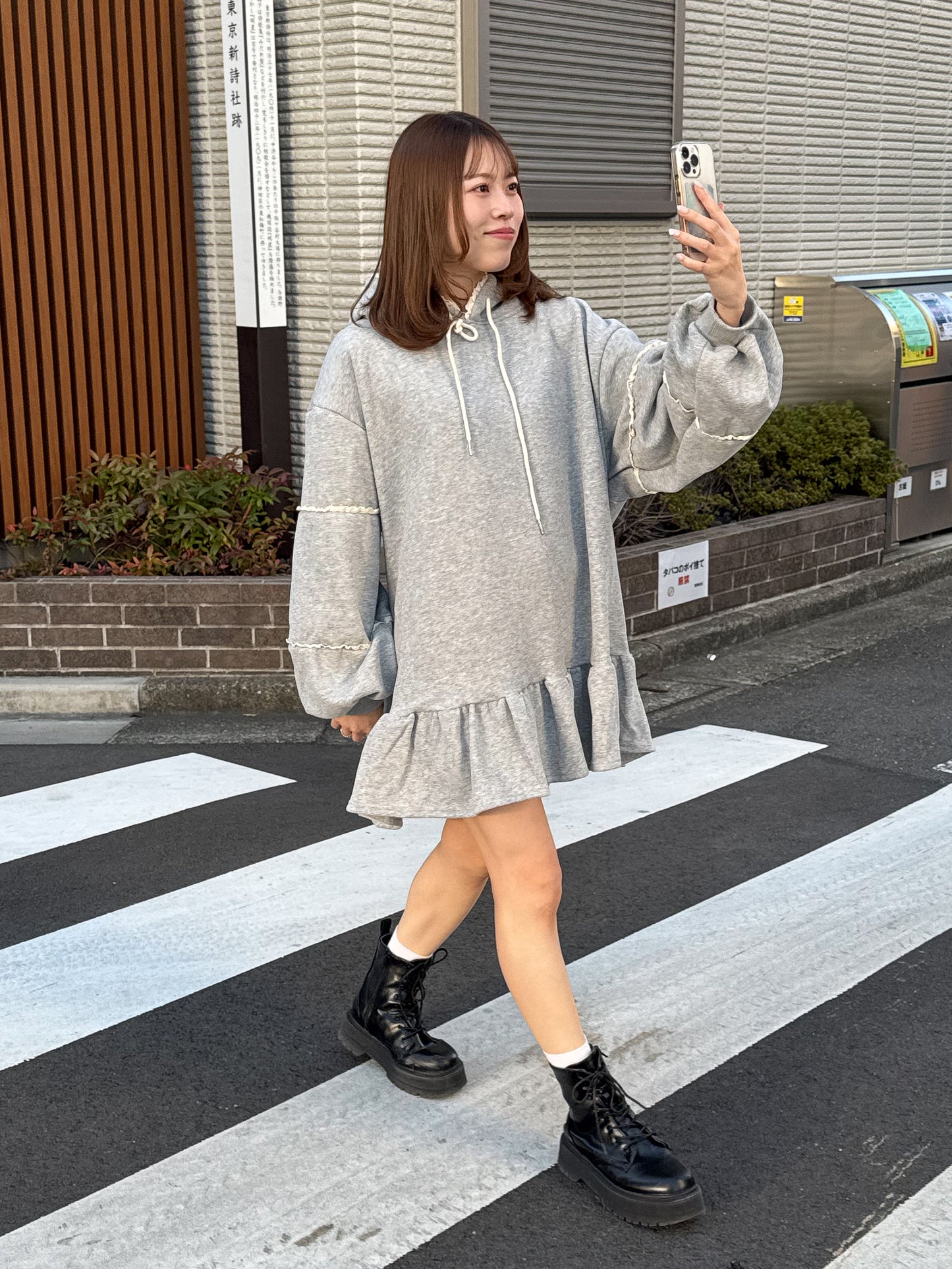 【Official限定価格】裏起毛フリルスエットパーカーワンピ