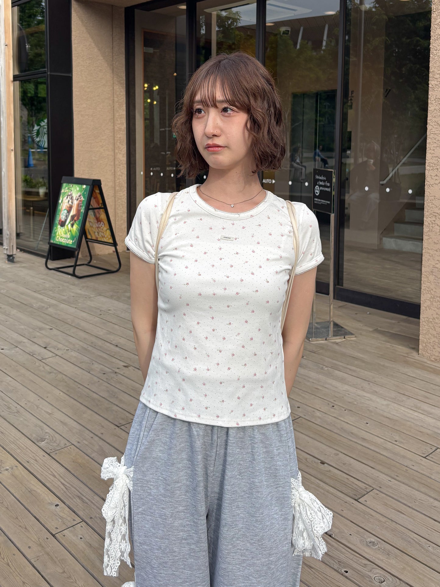 小花柄×ドットTシャツ