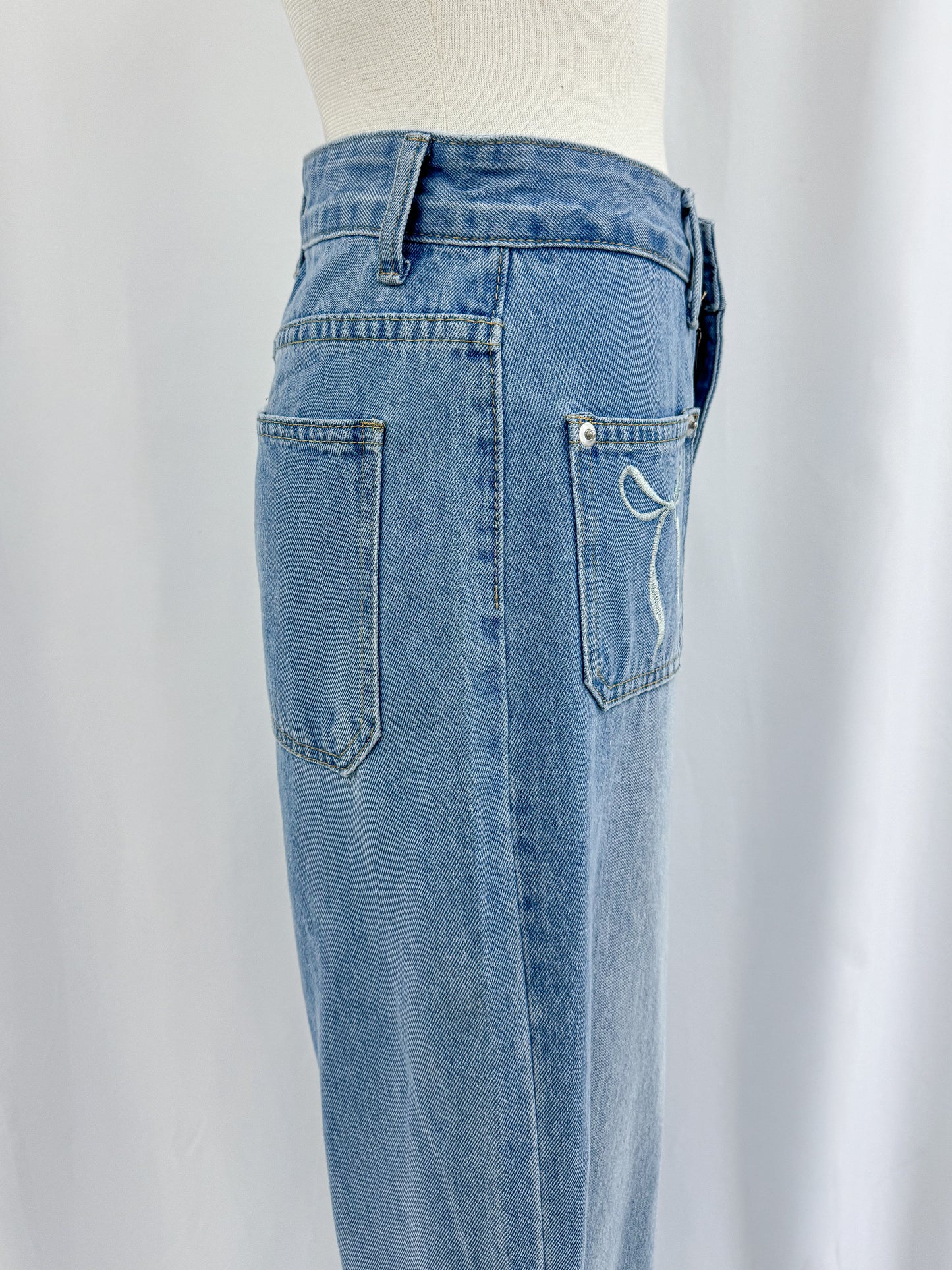 【Official限定価格】ポケットリボン刺繡入りデニムパンツ