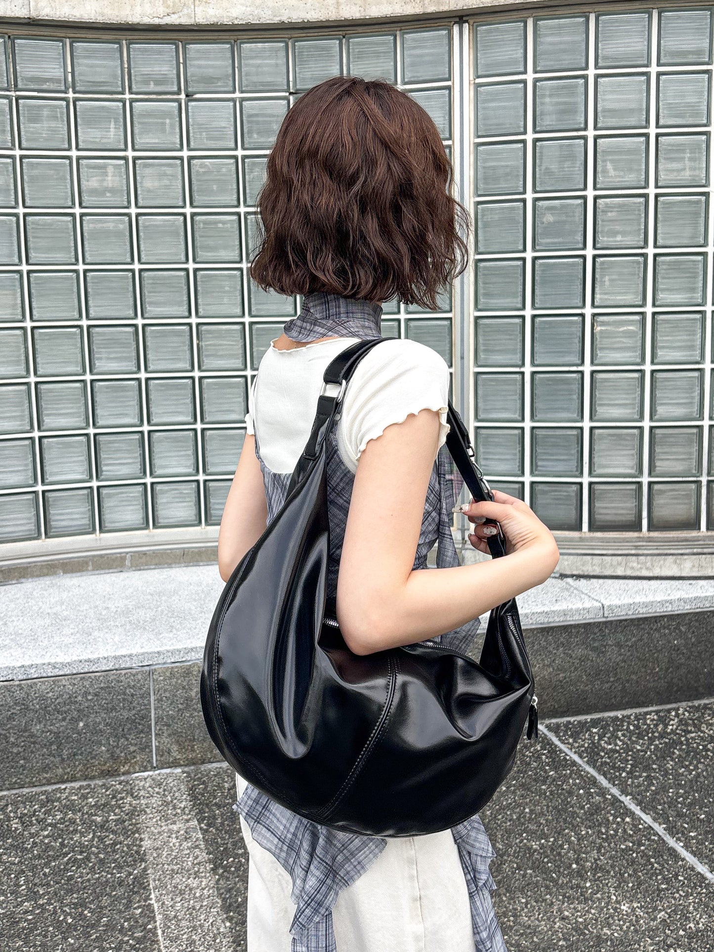 エナメル合皮BIGラウンドショルダーBAG