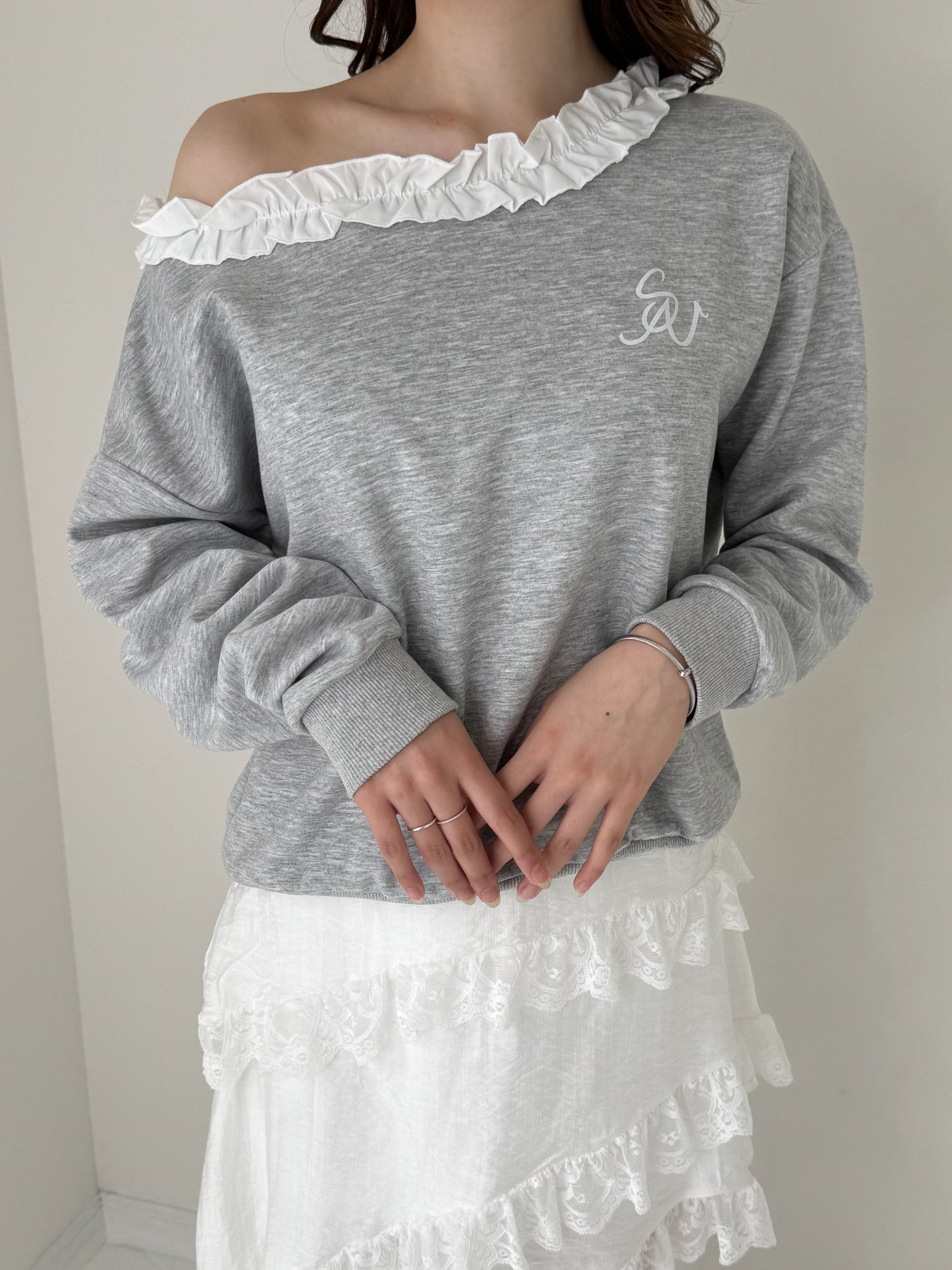 【先行販売】ワンショルフリルトレーナー