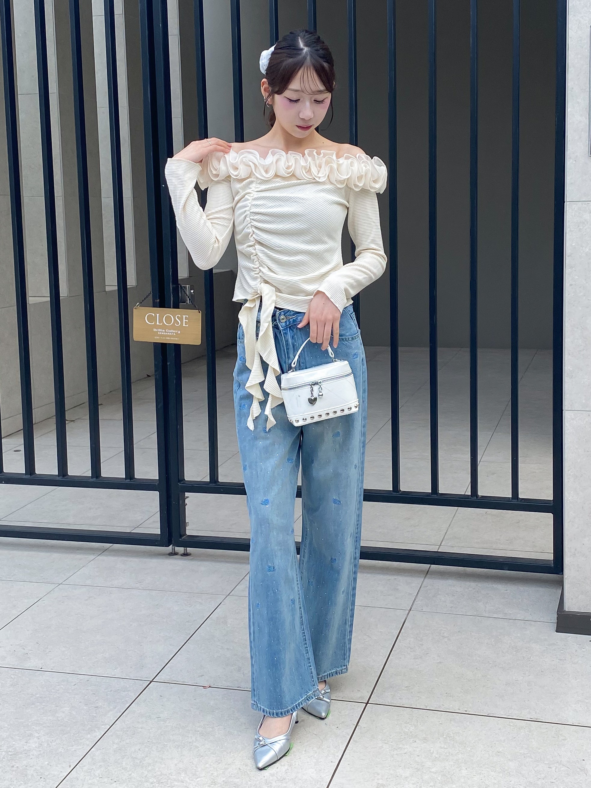 極美品✨アルベロベロ デニムワイドパンツ Lサイズ 刺繍ぶたさん ビジュー 極美品✨アルベロベロ デニムワイドパンツ Lサイズ 刺繍ぶたさん