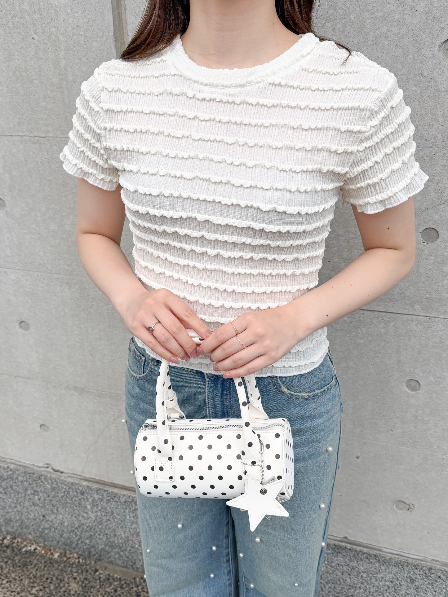 フリルTシャツ
