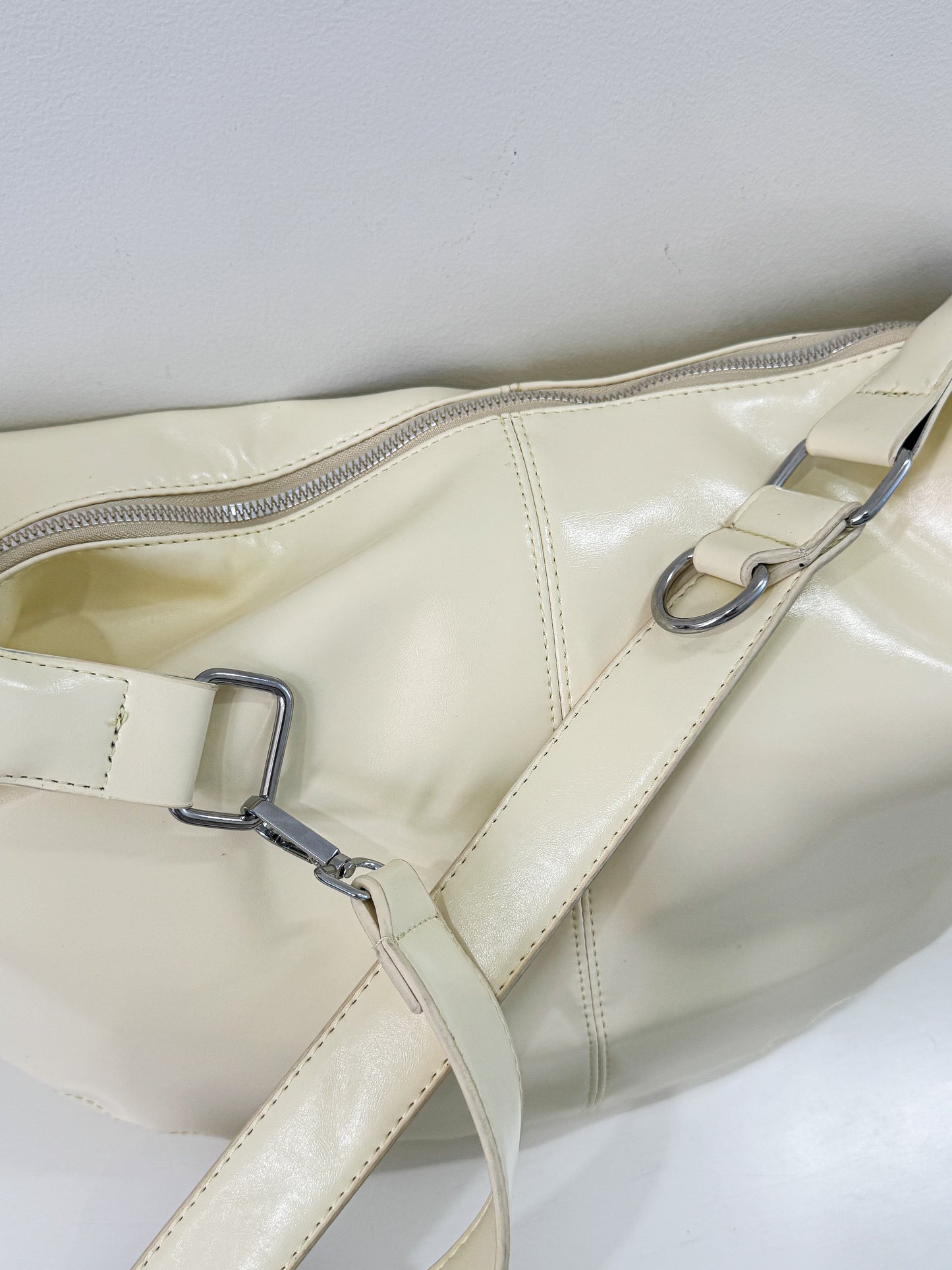エナメル合皮BIGラウンドショルダーBAG