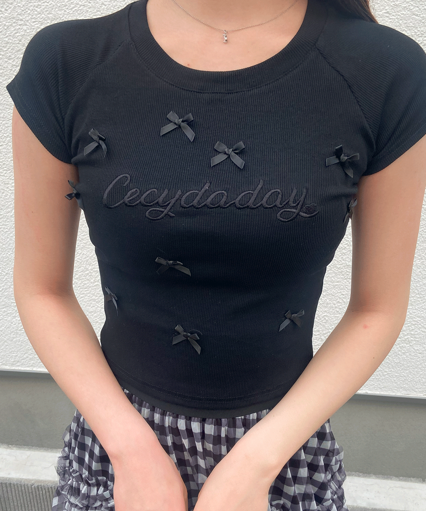 リボン付きクロップドTシャツ