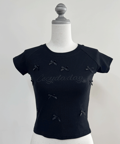リボン付きクロップドTシャツ