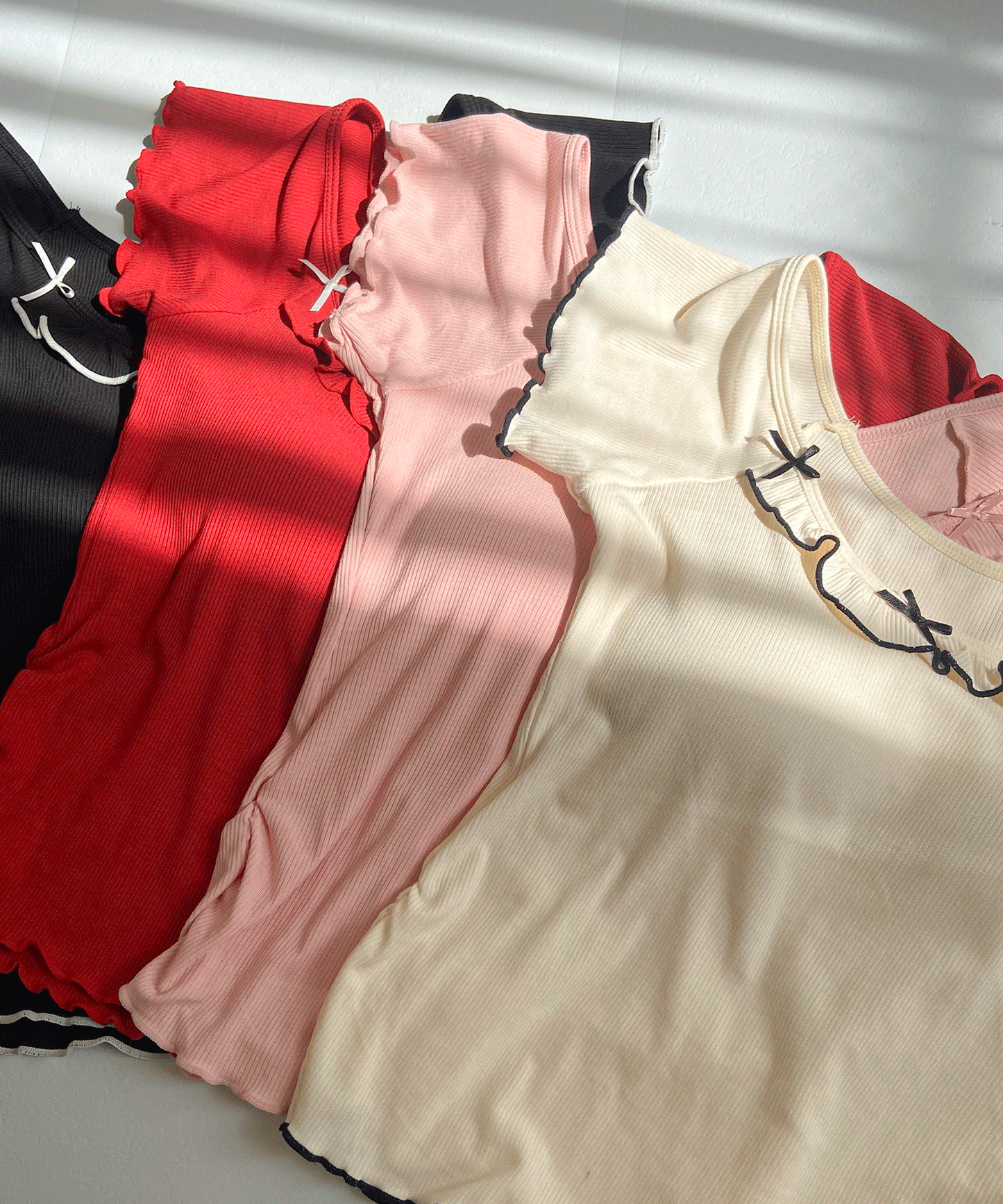 【Official限定】カップ付きリボン半袖リブT