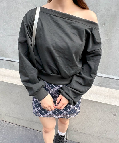 ワンショルダークロップドトレーナー