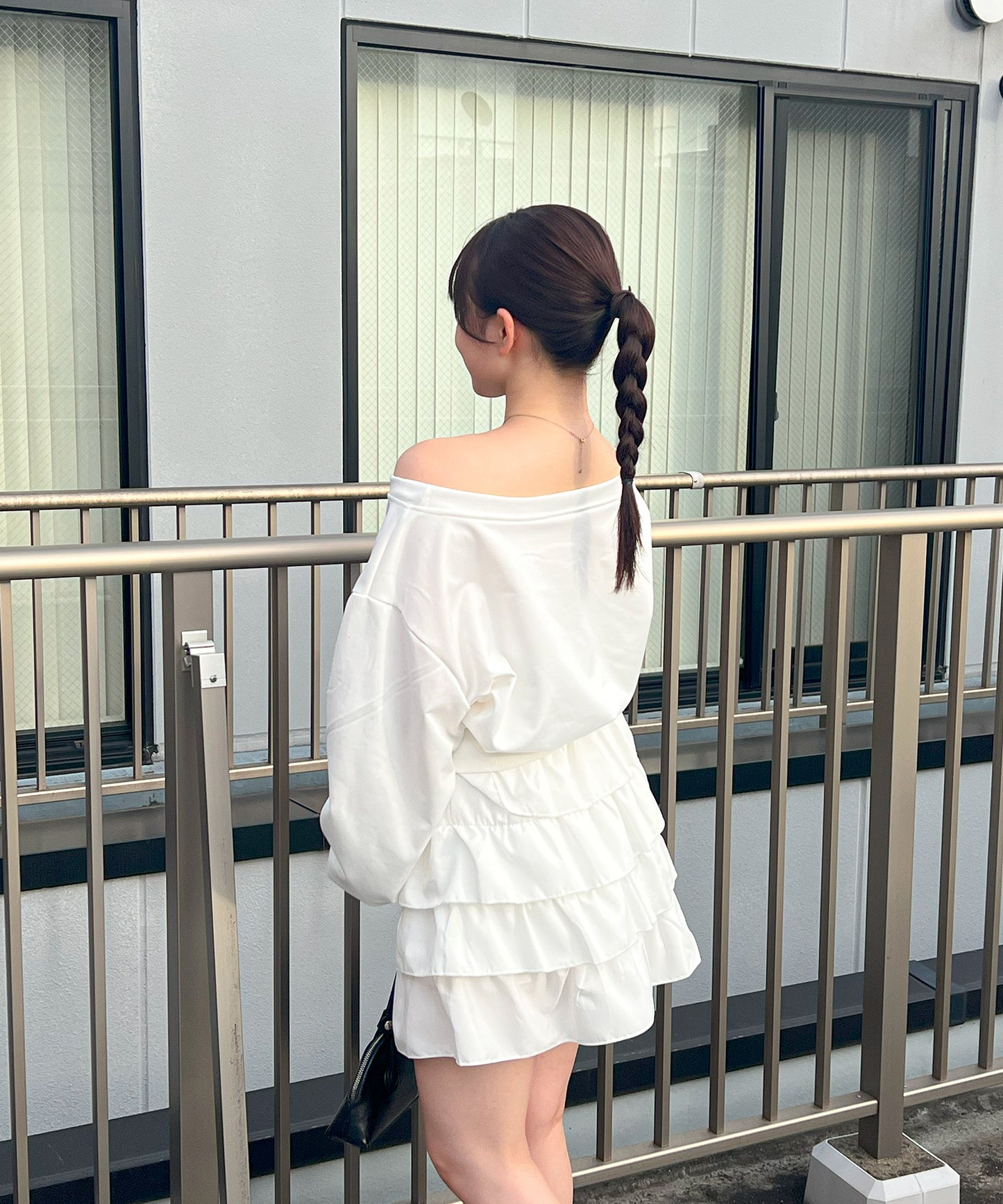 ワンショルダークロップドトレーナー