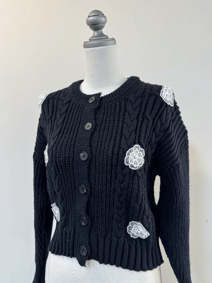 【Official限定価格】フラワーケーブルニット