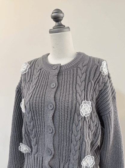 【Official限定価格】フラワーケーブルニット