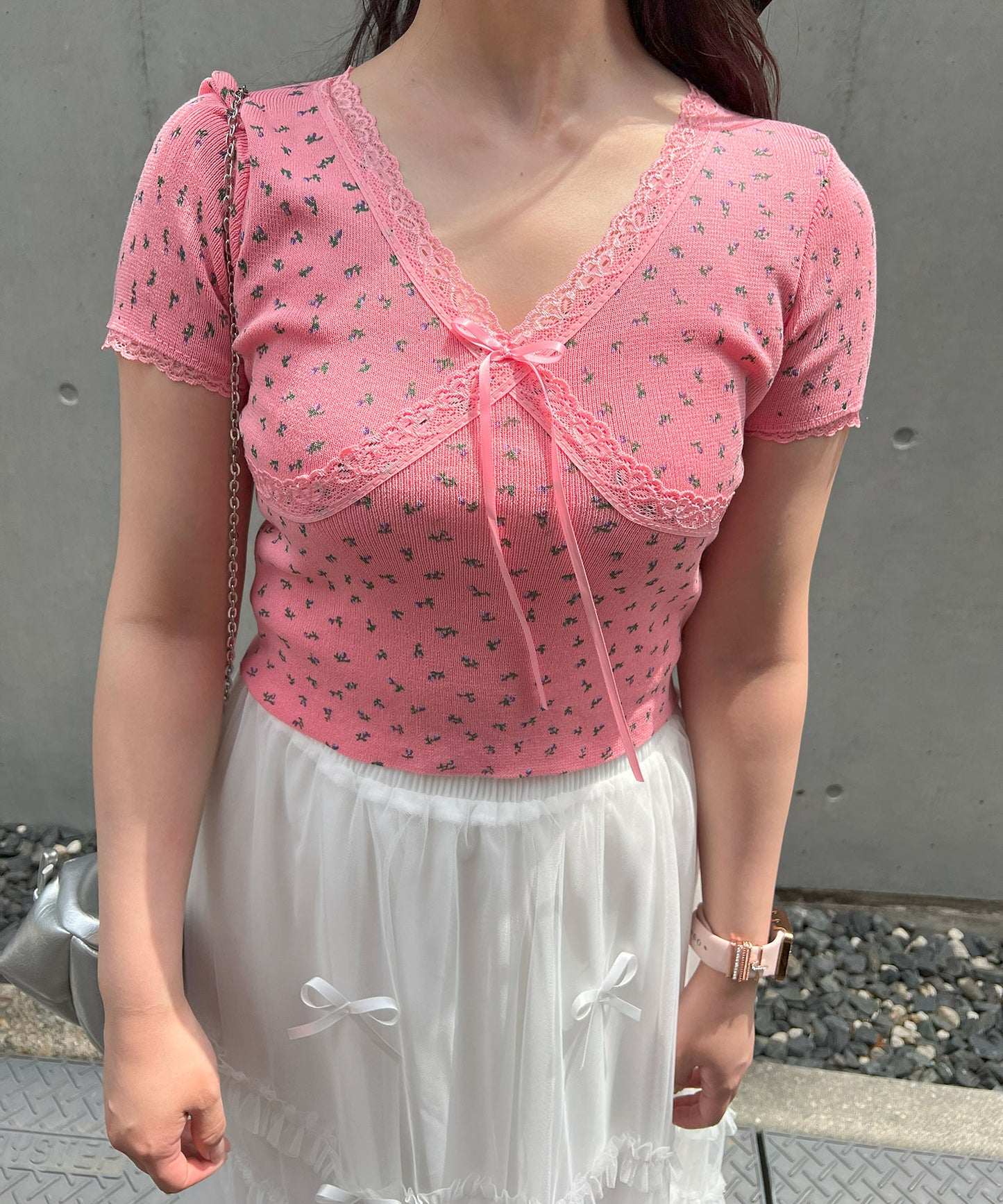 【Official限定販売】Vネック小花柄半袖ニット