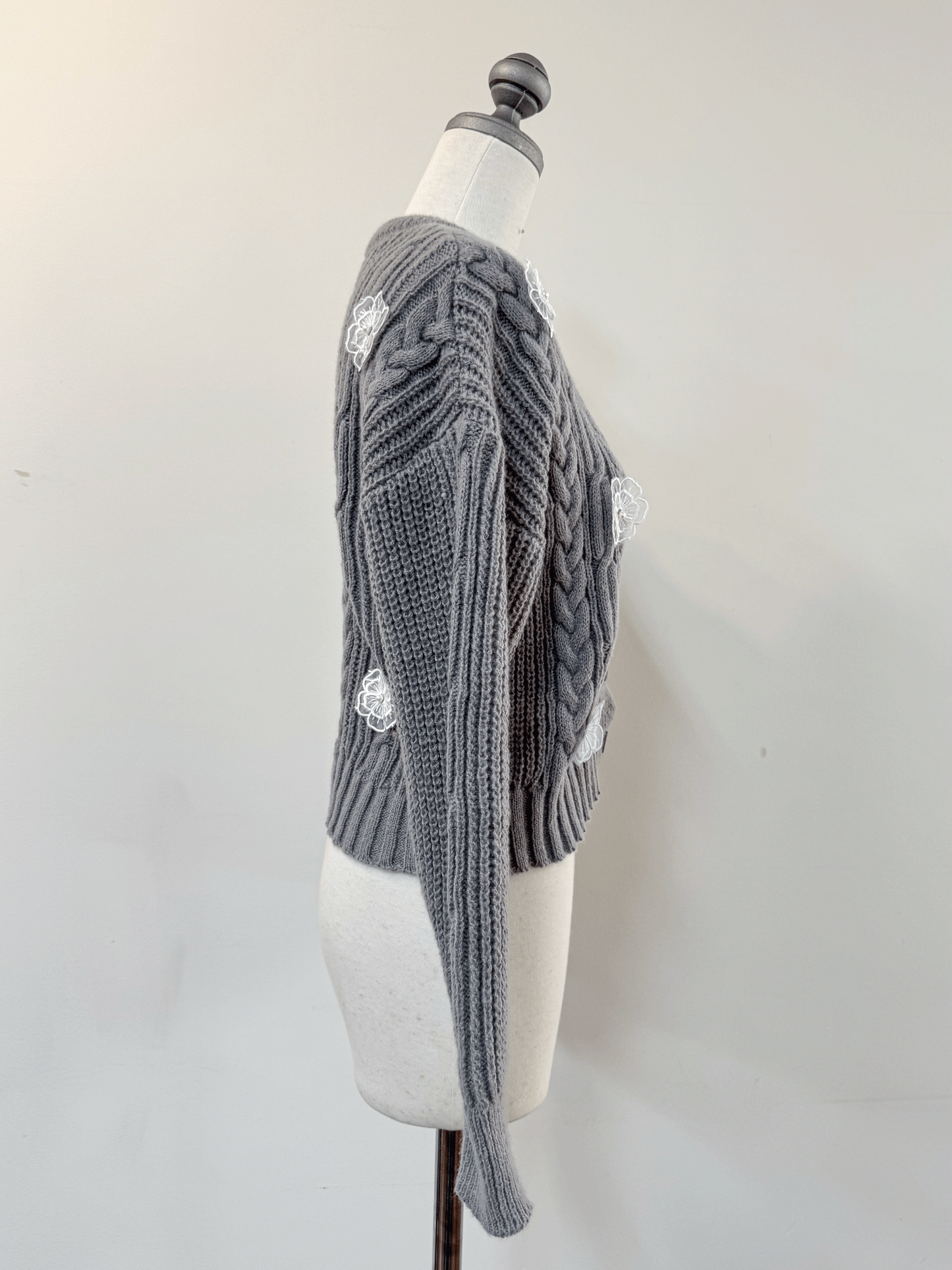 【Official限定価格】フラワーケーブルニット