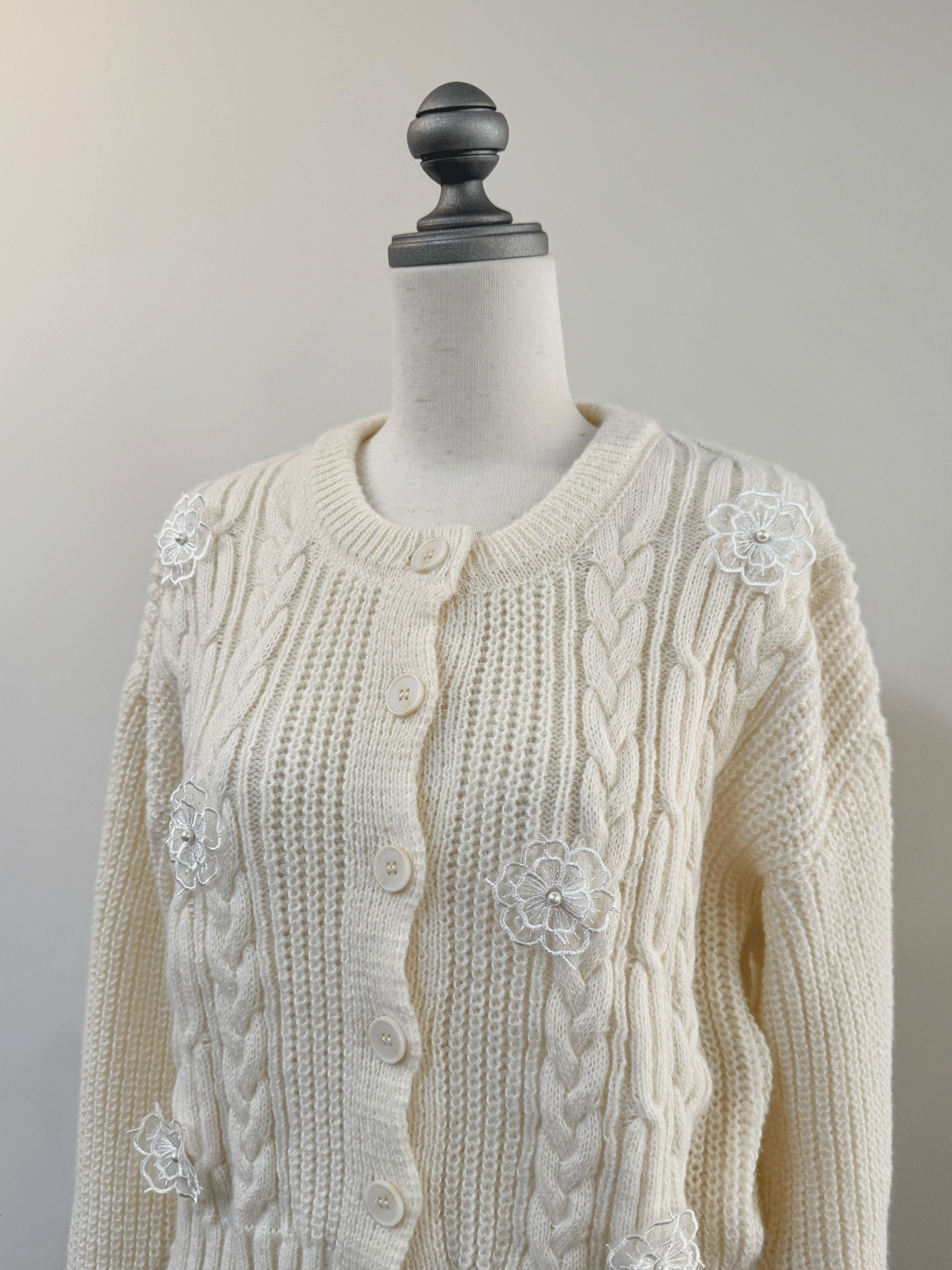 【Official限定価格】フラワーケーブルニット