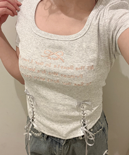 リボンレースアップクロップドTシャツ