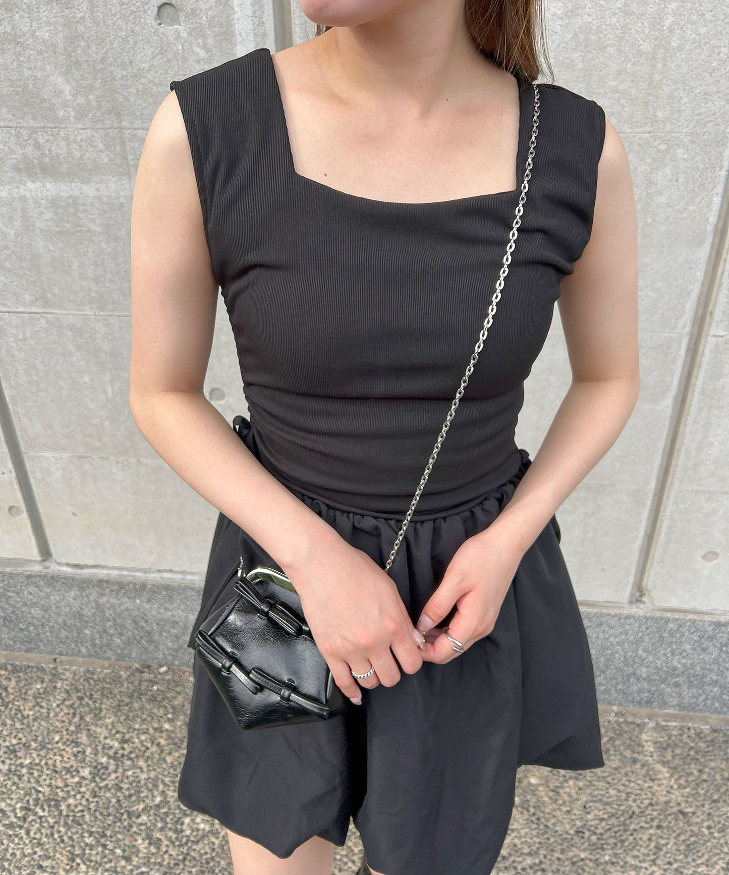 スクエアネックバルーンワンピース